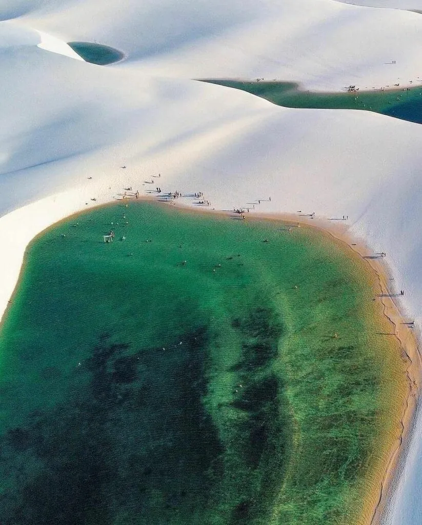 Vista aérea do campo de dunas dos Lençóis Maranhenses