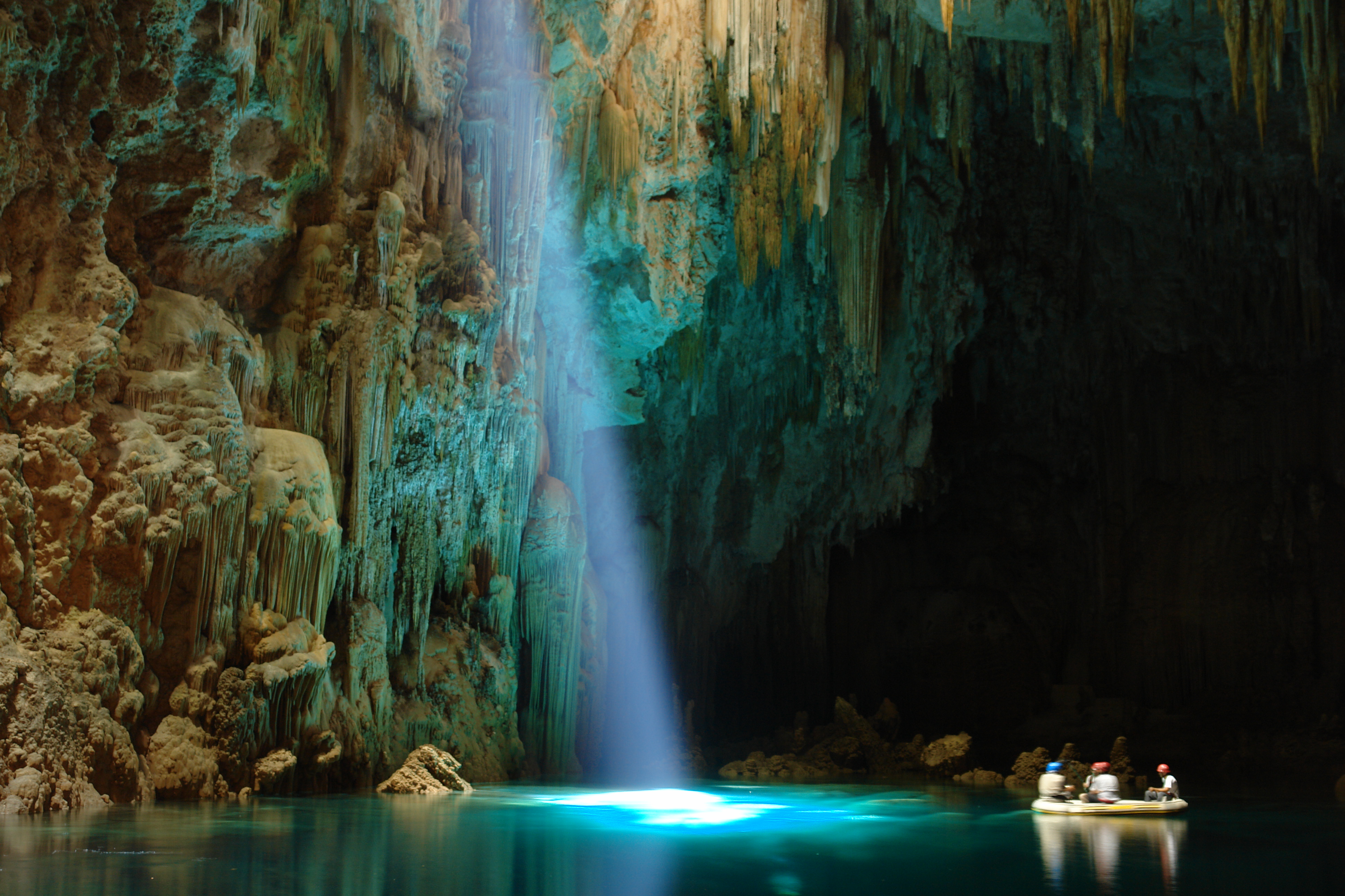 Abismo Anhumas, em Bonito