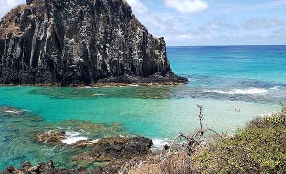 Praia dos Porcos, em Fernando de Noronha